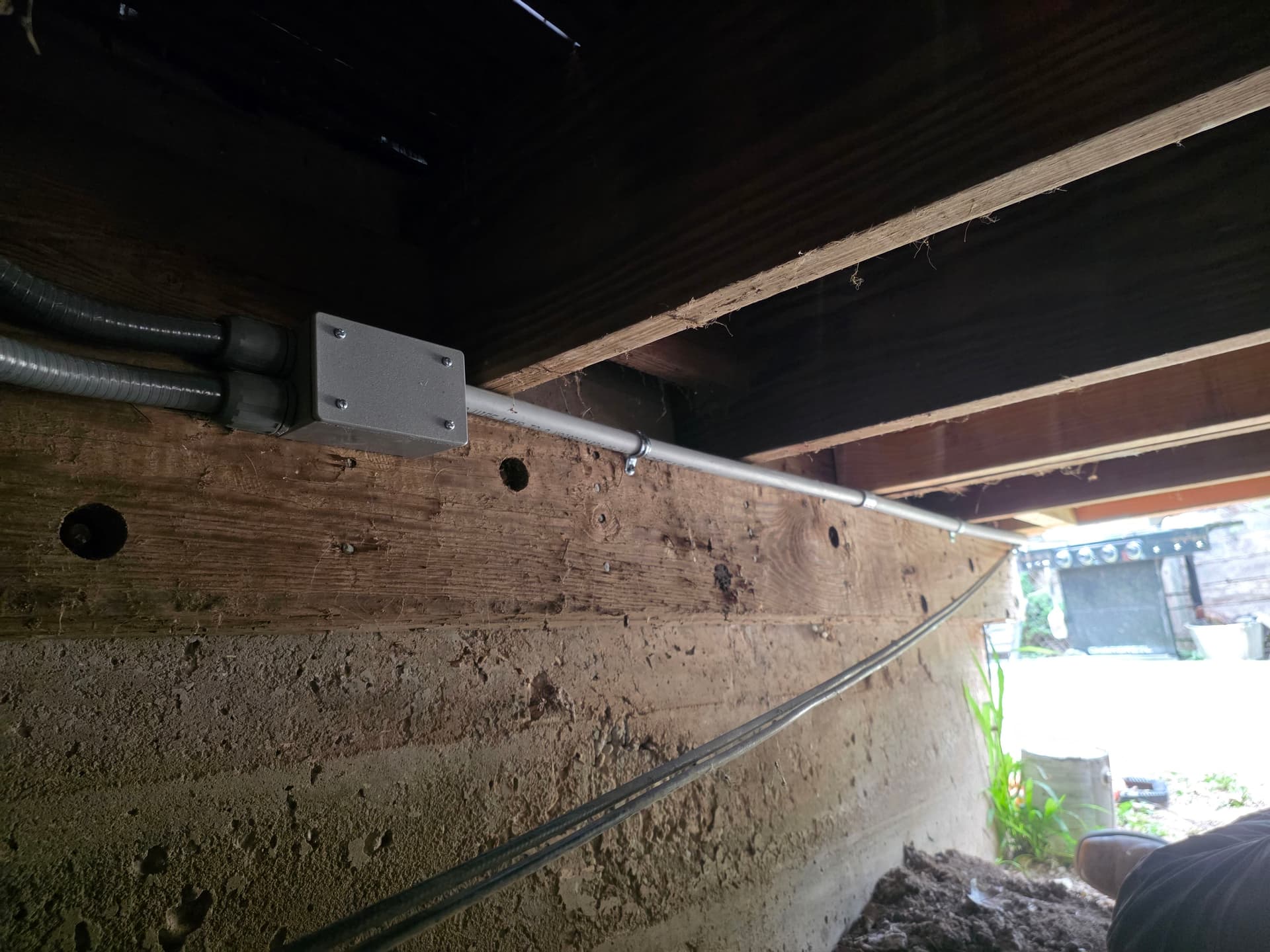 Gallery photos for Deck Outlet Upgrade Done Right - No Cords, No Compromises: Image #6
